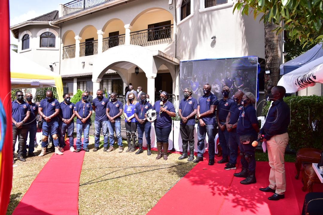 newvisionwire's tweet photo. Members of the Uganda Bikers Association have presented a white helmet to the family of the late Jacob Oulanyah, saying their colleague will ride with the angels in heaven. #RIPOulanyah #VisionUpdates
📸 @kamiriam https://t.co/7eo6jQqytM