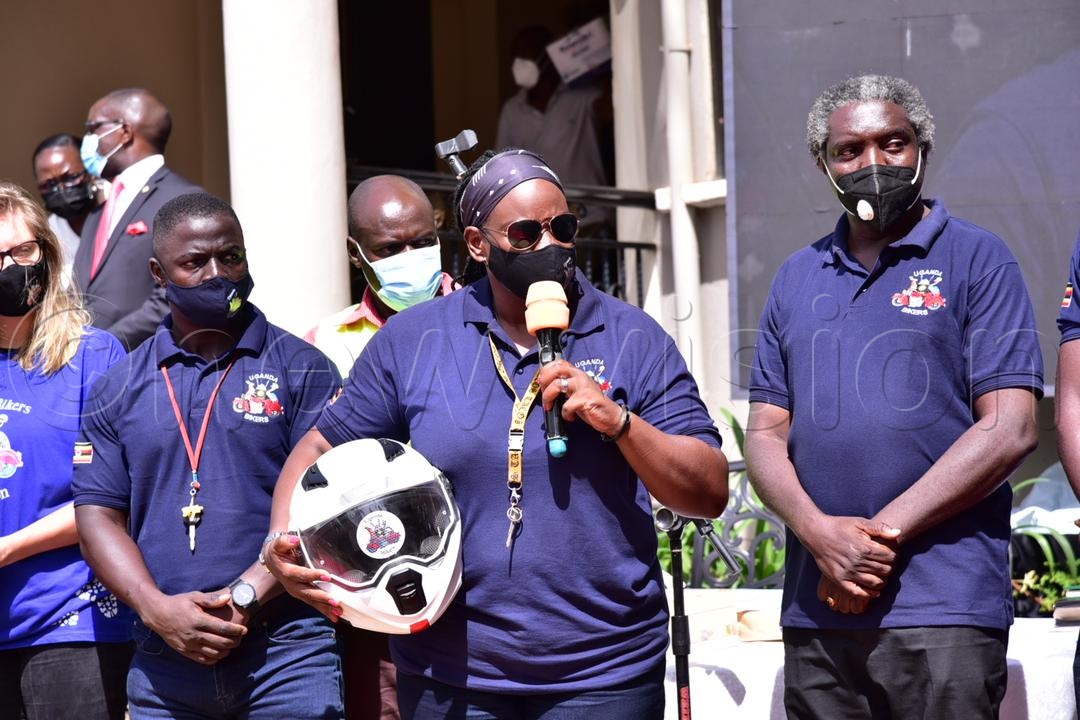 newvisionwire's tweet photo. Members of the Uganda Bikers Association have presented a white helmet to the family of the late Jacob Oulanyah, saying their colleague will ride with the angels in heaven. #RIPOulanyah #VisionUpdates
📸 @kamiriam https://t.co/7eo6jQqytM