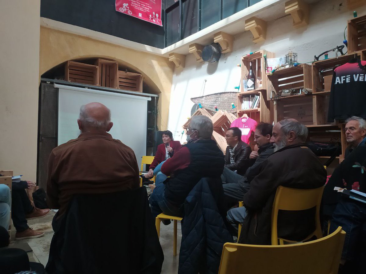 Retour sur notre atelier de samedi au Café Vélo d’Agen. Merci aux invités et participants !
Compte-rendu sur notre site à venir et d’autres animations et ateliers citoyens à venir !
#EnvieDAgen