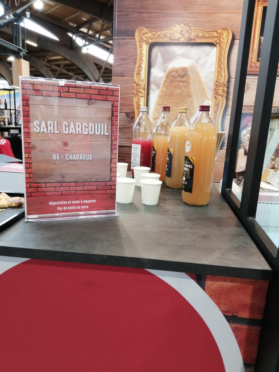 MarquePoitou's tweet photo. Ce dimanche jusqu'à 13h30, retrouvez ces adhérents de la marque #Poitou sur notre stand à Proxi’Loisirs pour des dégustations et ventes à emporter :
▶ Brasserie du Marais 🍺
▶ Gargouil 🍎
▶ La Tour Beaumont 🍷
▶ Angélique Niort Marais Poitevin 🌱
▶ Balade des Autruches https://t.co/NKRlktDyZN