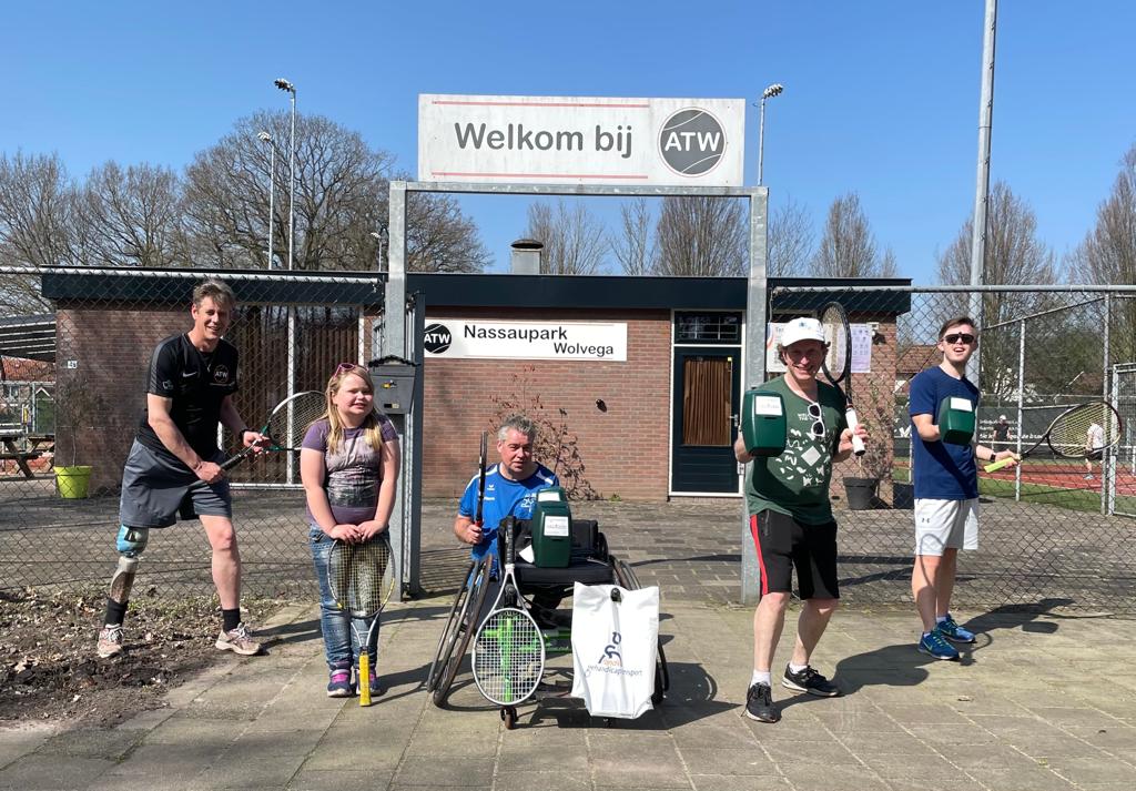 Vandaag, 3 april start #collecteweek <a href="/fondsGsport/">Fonds Gehandicaptensport</a>. Maandag 4 april t/m zaterdag 9 april lopen vrijwilligers &amp; ervaringsdeskundigen collecte in gemeente #Weststellingwerf. Doel: Iedereen met beperking ook mee kunnen #sporten! Info/online doneren? #QRCode:👇
fondsgehandicaptensport.nl/collecteweek/
