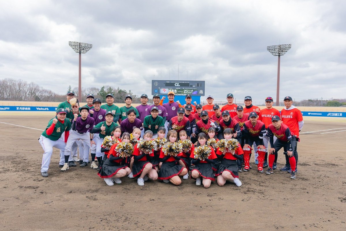 redgao_reoto's tweet photo. 今日は中目黒リュージーズ対グレープカンパニーの草野球大会でした‼️
サイクゥーに楽しい良い思い出になりました👍
またやりてぇな〜✨
斎藤サトルさんのリーゼントが収まらなかった写真も載せておきます。
＃中目黒リュージーズ https://t.co/U9bb1D4Rlq