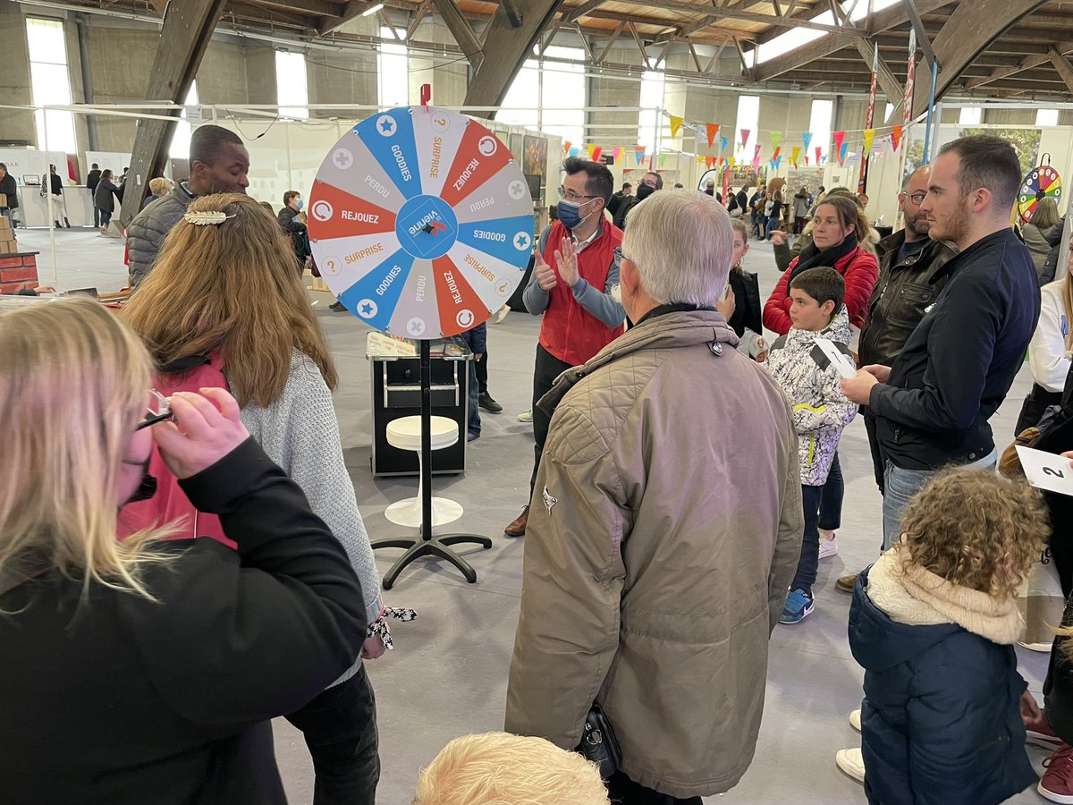 Tournez et gagnez de nombreux lots à la roue de la chance sur le stand #Poitou à Proxi'Loisirs ! Rendez-vous au stand 46 à 11h, 13h, 14h, 16h et 17h. 15 gagnants par heure. 🍀