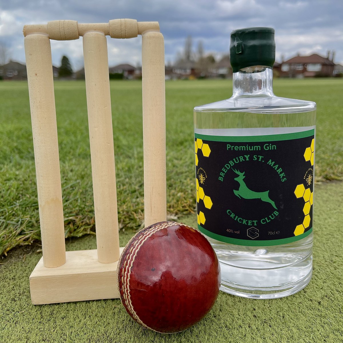 📣 CALLING ALL CRICKET &amp; SPORTS CLUBS! 📣 Would you like your very own branded gin to serve to your members this summer? 

Send us a DM for more info or email ginfo@bee-ginning.co.uk 🐝👍🏻

#gin #cricket #sportsclub #cricketclub #ginoclock