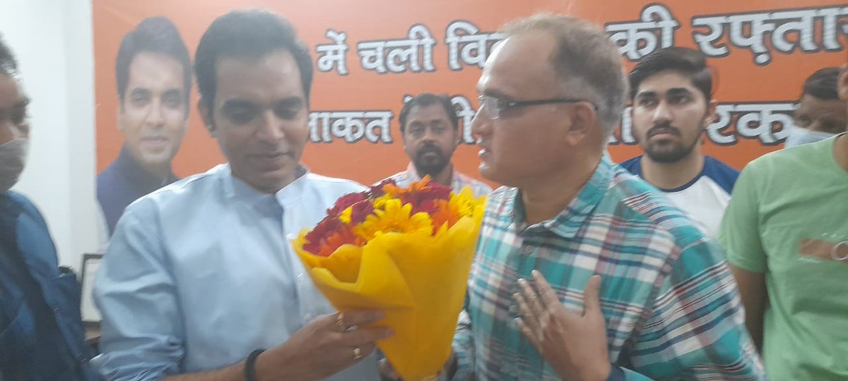aftab_khan68's tweet photo. Meeting with Shri Pankaj Singh , 2nd time BJP MLA and S/o Shri Rajnath Singh, Hon'ble Minister from Defence from Noida on BSNL and cadre issues. https://t.co/E541amFUG9