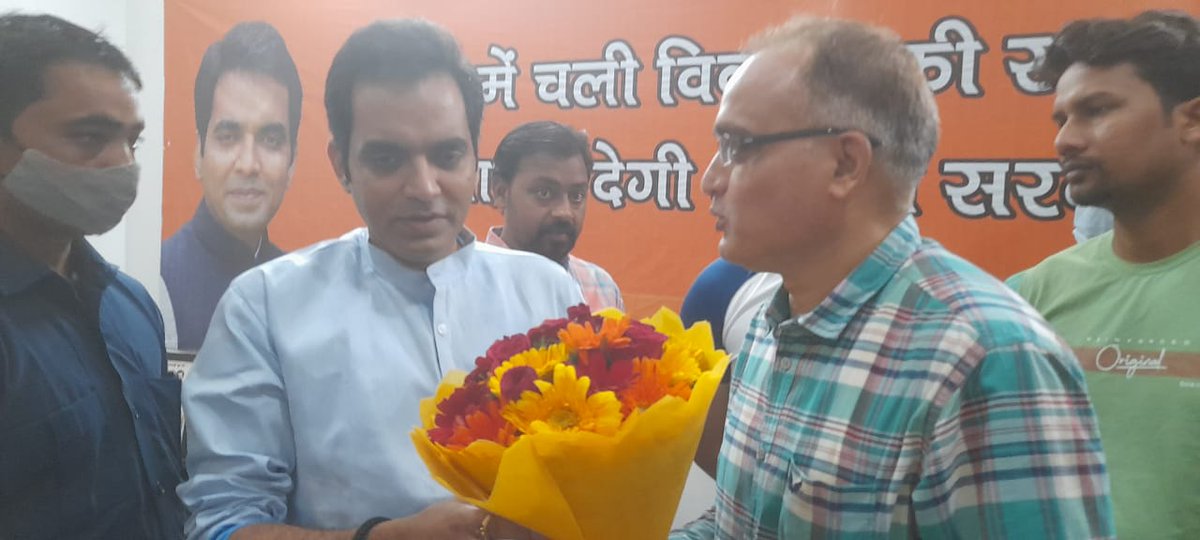 aftab_khan68's tweet photo. Meeting with Shri Pankaj Singh , 2nd time BJP MLA and S/o Shri Rajnath Singh, Hon'ble Minister from Defence from Noida on BSNL and cadre issues. https://t.co/E541amFUG9