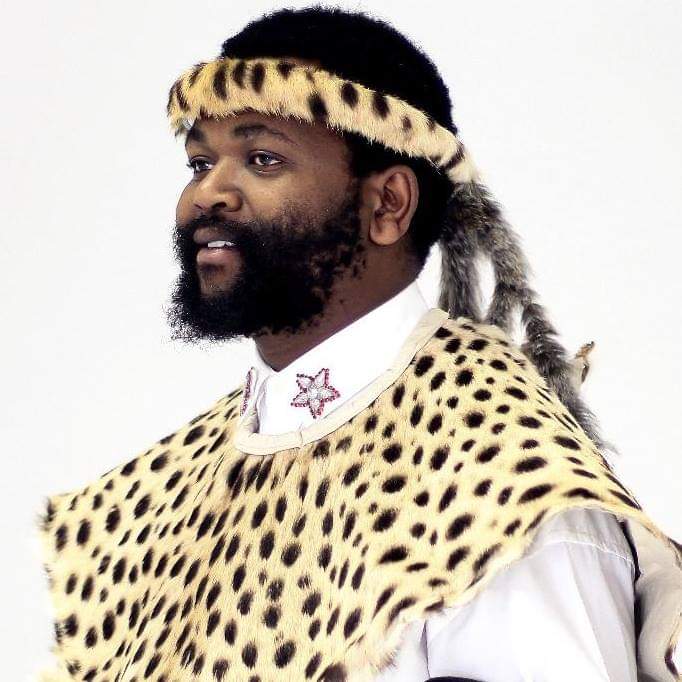 sdonsibongs's tweet photo. Imagine u boet @Sjava_atm &amp; @Officialzola7 if they can bless us with one joint 😭🙌🏿🙌🏿... Syacela sizoyithenga nge price ye album 🤞🏽😅🖤🖤... RT this if you are  with me. 
Somebody make this happen pls 🙏🏾.

#Zola7 #Sjava
#nhlanhla #malema #IBlewIt
stop #xenophobia https://t.co/DsMf5FRq6o