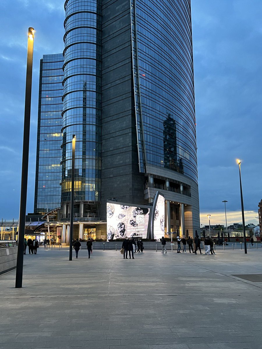 MattiaC's tweet photo. Thanks @VBonapace for this shot

Levitate from @SuperRare series "Timefoldables" in piazza Gae Aulenty for @ArtInnovationG exhibition is amazing!

#mattiac #produkt yes this is a NFT #crypto4ever #cryptpWhatever #rubberstamps #3d #noTutorial https://t.co/6SJ59ZZxpV