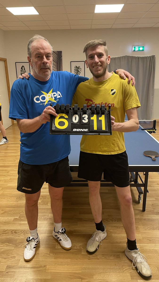 Tommy å Jocke vinner finalen klart! Åke spelevink som vanligt. Nu ere dags för korv me brö innan vi drar igång singelklassen.