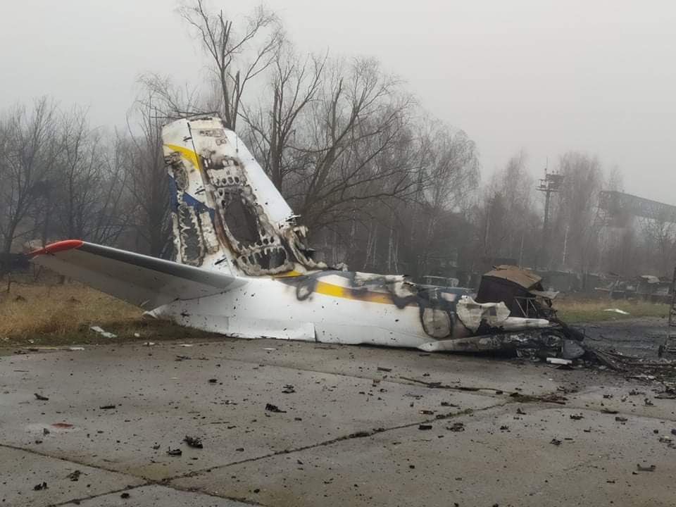 AntonovCompany's tweet photo. Unfortunately, in results of the "russian world" actions, the airport is not recognizable now. #AN26, #AN74 and #AN225 aircraft, control tower and administration building were destroyed. #AN12, #AN22, #AN28, #AN132D and #AN124-100-150 aircraft, hangars were damaged. https://t.co/7qf7DJ0bti