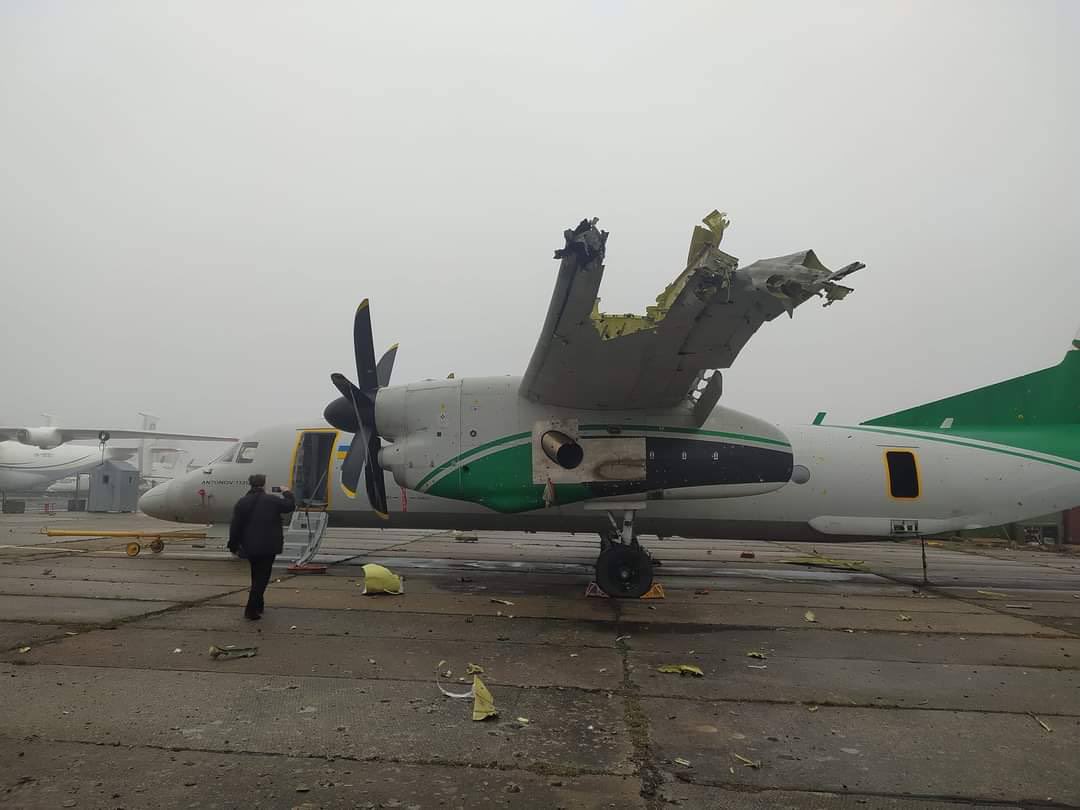 AntonovCompany's tweet photo. Unfortunately, in results of the "russian world" actions, the airport is not recognizable now. #AN26, #AN74 and #AN225 aircraft, control tower and administration building were destroyed. #AN12, #AN22, #AN28, #AN132D and #AN124-100-150 aircraft, hangars were damaged. https://t.co/7qf7DJ0bti