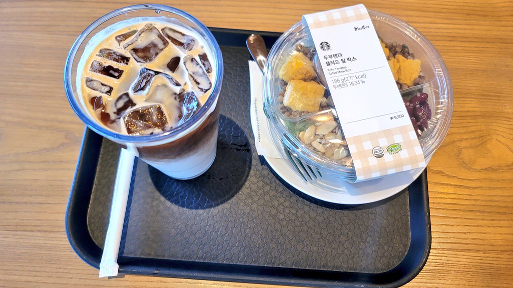 j3bBACjHKuvO9hk's tweet image. #Starbucks #Salad #dolcelatte