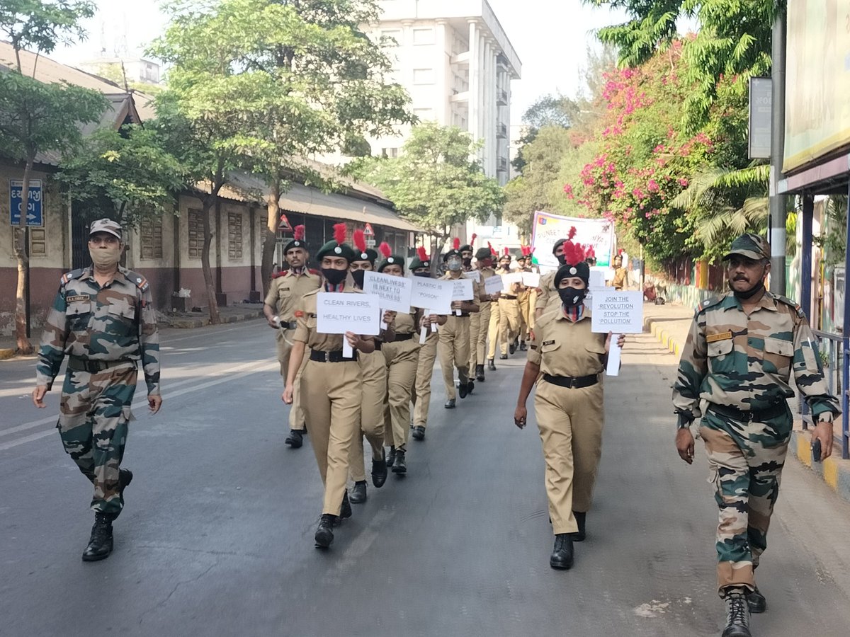 Anujkum35069756's tweet photo. As part of the multiple activities of #PuneetSagar Cadets of 5 Guj NCC BN carried out awareness rally to keep our beaches and rivers free from plastic waste and Cadets also took oath.
@NCC_Dte_Gujarat
@ArvindKapoorTYG
@drajaykumar_ias https://t.co/BIKstG0Y3b