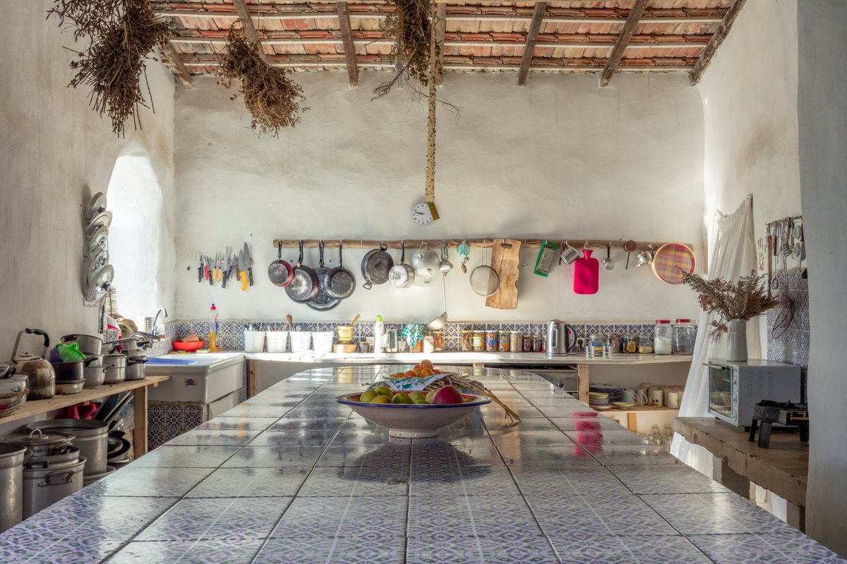 AfrikyaTN's tweet photo. .. let our architectural hunt continue #indoors, more to the south of Greater Tunis, inside a farm #guesthouse in Mornag, experienced and pictured by @amine_chouikh, from NE #Tunisia.. Take a break! https://t.co/hBvh1zhZFj