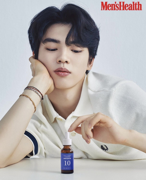 JulyJun8's tweet photo. #JunhwanCha new IG 04.03.2022

"back drum"

It means to hit the drum belatedly after something has passed, which is used in Korea when responding belatedly

Cute jun tagged himself on the cream on his nose😅

👇jun's IG 
https://t.co/tfGHGBtFq7 https://t.co/yBKoqZvKQ4