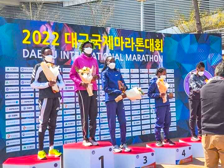 #Eritrea's Olympian Athlete Nazret Weldu wins the 12th Edition of the Daegu Marathon in South Korea with a new personal, National, and Course Record of 2:21:55 Congratulations Nazret🥇👏🇪🇷
#EritreaPrevails #EritreaShinesAt2022