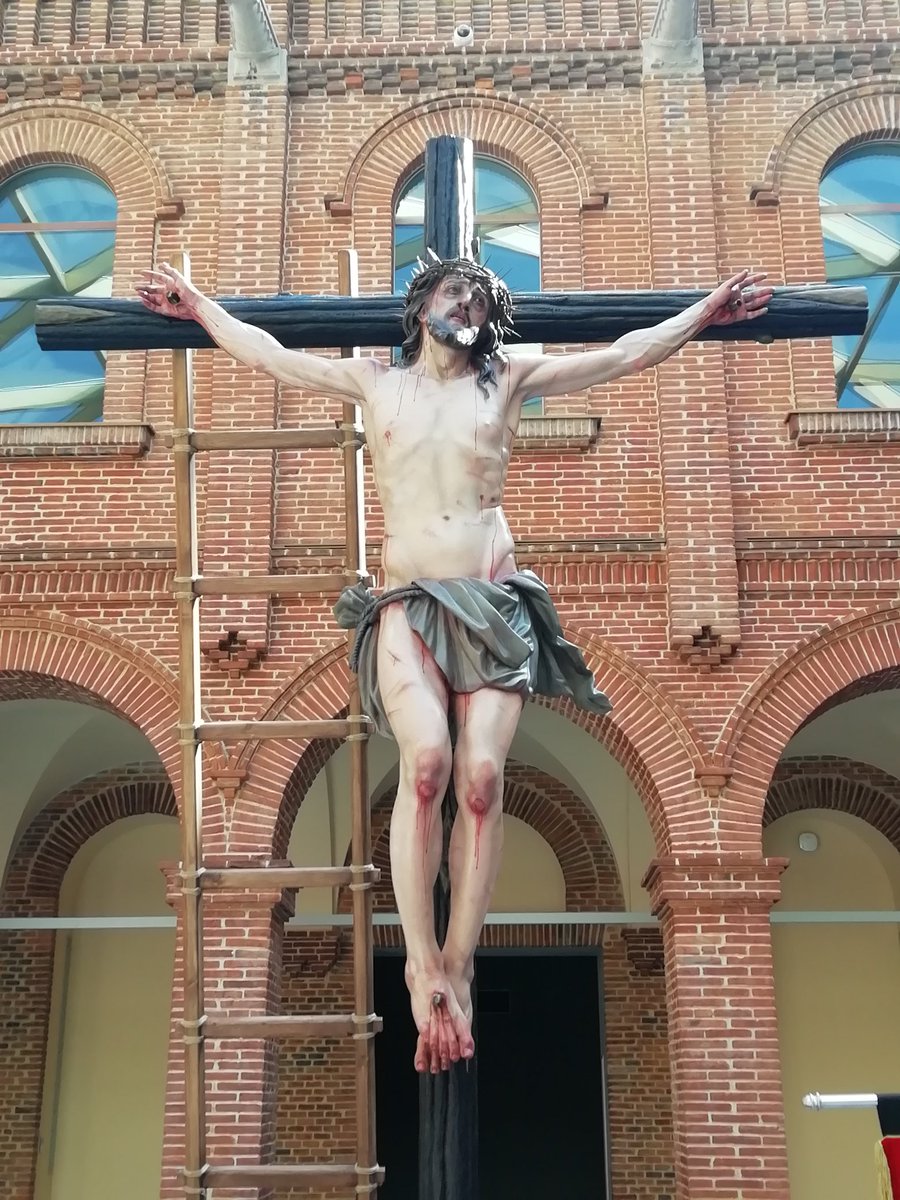 MarioDiezOrdas's tweet photo. Ayer fue un día grande para la Semana Santa de León. Majestuoso Cristo de la Primera Palabra, obra de @fernandojaguado, quien además ha enseñado a andar a Jesús de la Misericordia, de La Roldana, con su magistral peana corpórea. @RedencionLeon https://t.co/78tKoKYbQI