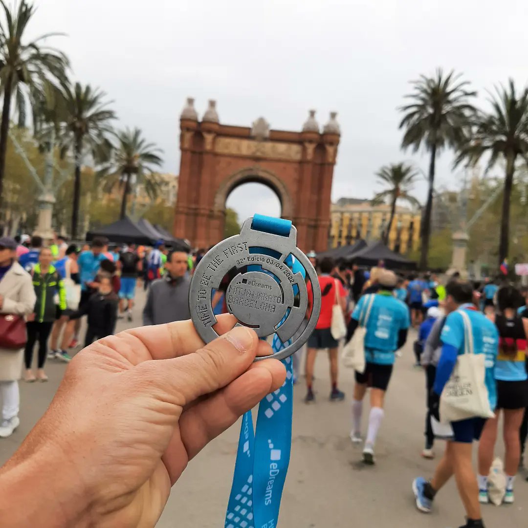 danisoriano70's tweet photo. Yeees! Otra a la saca! @mitjabarcelona en 1:45:55 (no oficial) intentando mantener un buen ritmo durante toda la carrera.
Sumamos el día 551, no estamos tan mal 😉
#day551
#RunEveryDay
#metodosori
#RonhillSpain
#drinkingrunners #kmsxalimentos
#mrfree
#amibola
#retodravet https://t.co/qLTcBDYYPm