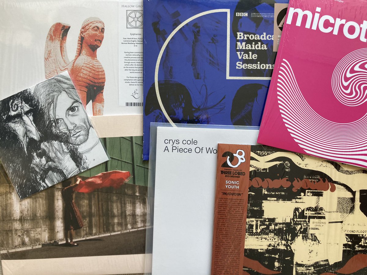 Tschibbi's tweet photo. Der April, der April, der macht was er will. Ich auch. Und zwar in meiner neuen Ausgabe von "Bridge and Tunnel“ auf @674FM, Nummer 19. Live from tape. Um 14 Uhr. Mit vielen Neuerscheinungen von
#broadcast #sonicyouth #hallowground #sundaychill #674fm #vinyl https://t.co/NGQVeCyRtj