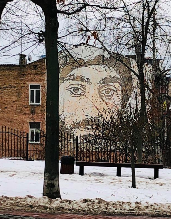 #Streetart portrait by Vhils in #Kiev 🇺🇦  depicting Serhiy Nigoyan (1993-2014), the first Euromaidan activist killed during the dignity revolution on Hrushevskoho Street, 22 January, 2014 #art