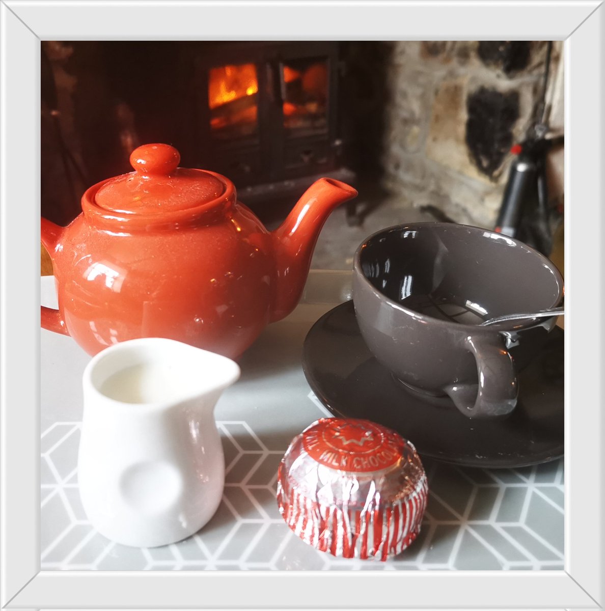KathSkellon's tweet photo. Can we take a moment to appreciate the pub owner of The Cambrian Inn @ Clydach, who served me a chocolate marshmellow tea cake with my tea yesterday. A delightful pub in the heart of the village. Please support your local. #pub #villagepub #chocolate #drinks #cosyfire #Food ๐ด๓ ง๓ ข๓ ท๓ ฌ๓ ณ๓ ฟ ๐ป https://t.co/K6BzPvkU4f
