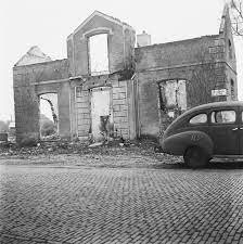 drjhamsterdam's tweet photo. In het Nederlandse Putten werd 1 oktober 1944 door de nazi-bezetter als vergeldingsmaatregel het  grootste deel van de mannelijke beroepsbevolking  afgevoerd naar verschillende concentratiekampen. In totaal kwamen 552 mannen om het leven. Een deel van het dorp werd verwoest. https://t.co/HZOyqJWFlR