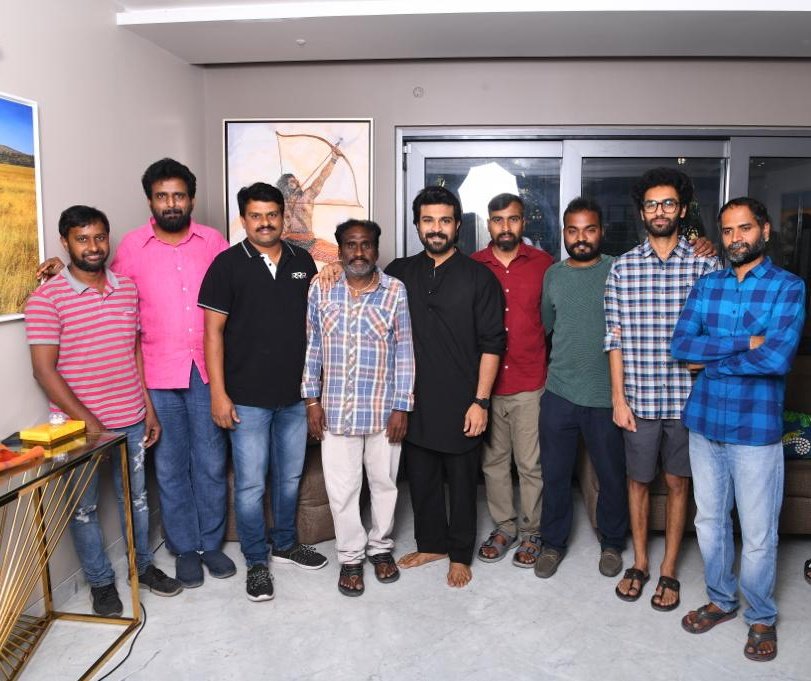 SrinivasGMovie's tweet photo. Thanks for your love towards us ramcharan sir,   have a great success ahead  😍☺️🎁🤝✨✨✨
@AlwaysRamCharan #RamCharan #RRRMoive @tarak9999 @ssrajamouli @DOPSenthilKumar @RRRMovie  #RRRamcharan #RRR #RRRoaring  @TrendsRamCharan @AlwayzRamCharan @charan_fans https://t.co/y9J8l5sVou
