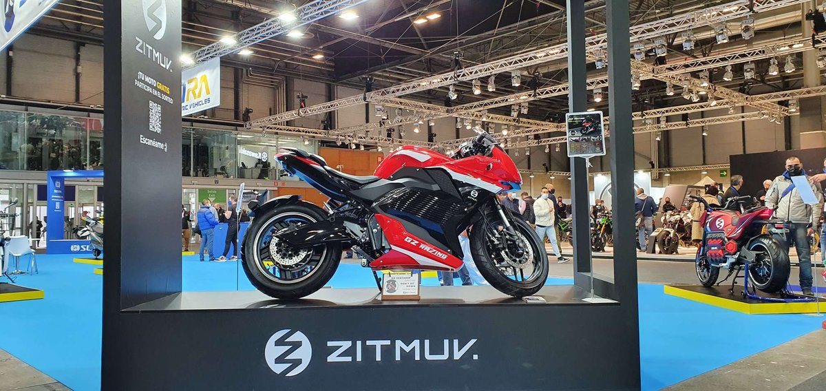 ZitMuv's tweet photo. ¡Último día de @vivelamoto en @IFEMA !

Pásate por nuestro stand de para conocer nuestras motos eléctricas🔋

#Zitmuv #VivelaMoto2022 #MotosElectricas https://t.co/QtXYGFTNwk