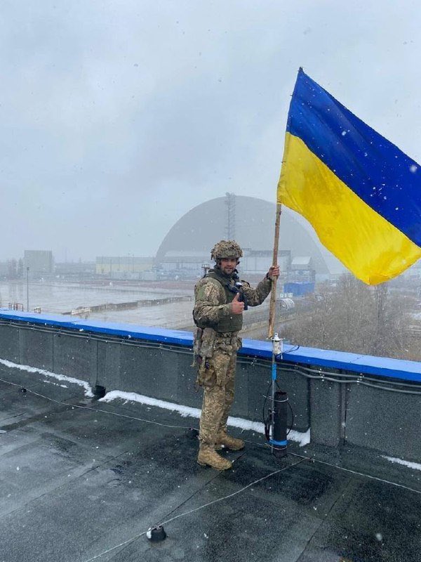 Historic.
Ukrainian airborne units regain control of the Chernobyl.
Note the April weather now 😀