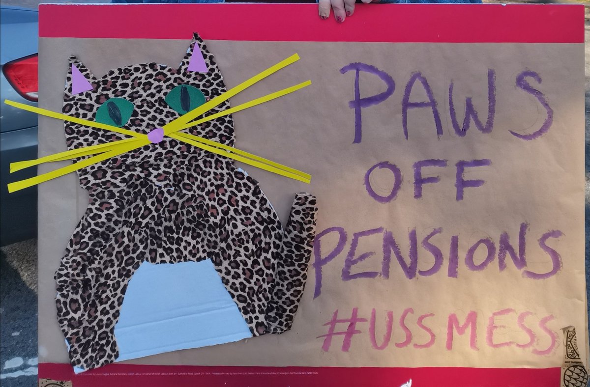 This 🐾 placard, created by @estellehart, is👌

#swanseaness #vibrancy #pawsoffourpensions #OneOfUsAllOfUs #FourFights #ussmess #fightinequality #fightprecarity #fairworkload #fairworkingconditions #fairpay #highereducation #universities @ucu @SwanseaUcu @UCUWales @students_staff