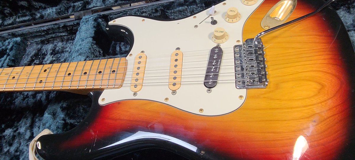 kissy_web's tweet photo. マイギターコレクション
Fenderjapan
CST-50M E-Serial
#my_guiter_collection
#fenderstratocaster
#fenderjapan
#ESerial
#japan_vintage
#mij
#guitar
#guiterist
#ギターコレクター
#ギターマニア
#改造ギター https://t.co/A0oV5iyvUe