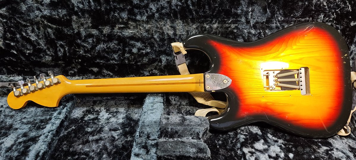 kissy_web's tweet photo. マイギターコレクション
Fenderjapan
CST-50M E-Serial
#my_guiter_collection
#fenderstratocaster
#fenderjapan
#ESerial
#japan_vintage
#mij
#guitar
#guiterist
#ギターコレクター
#ギターマニア
#改造ギター https://t.co/A0oV5iyvUe