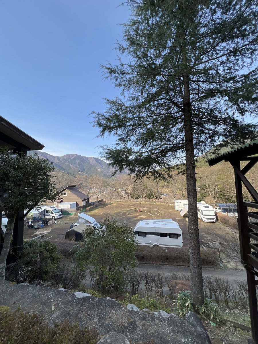 ela_temp's tweet photo. キャンピングトレーラーで山梨県の道志村にキャンプに出かけてきました！トレーラーで道志みち、なかなか走り応えありました。 https://t.co/nYaylVeo4c