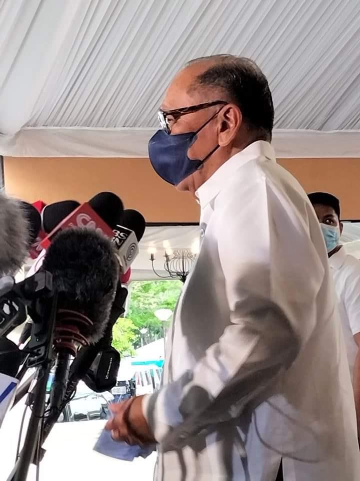 mb_anldvr's tweet photo. Presidential candidate and former Palace Spokesman Ernesto Abella arrives at the venue of the 2nd prexy debate of the Comelec. (📸: Comelec)
@manilabulletin https://t.co/K3l7Or89dM