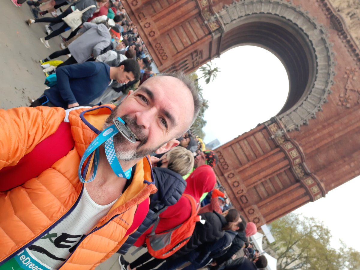 oscaram19711207's tweet photo. MMP En la 1/2 Maratón de Barcelona !. Gracias @xyecrespo por hacer de liebre y tirar de mi y animar, sobre todo los 4 últimos K. 9 minutos menos que la pasada 1/2 en octubre. 01:39 minutos. 🏃♂️💪🏽🏃♀️
@kmsxela
@elrinconcorredo @practicarunning @gilicombo
#KMSxELA
#practicarunning https://t.co/XjNLz1JLTR