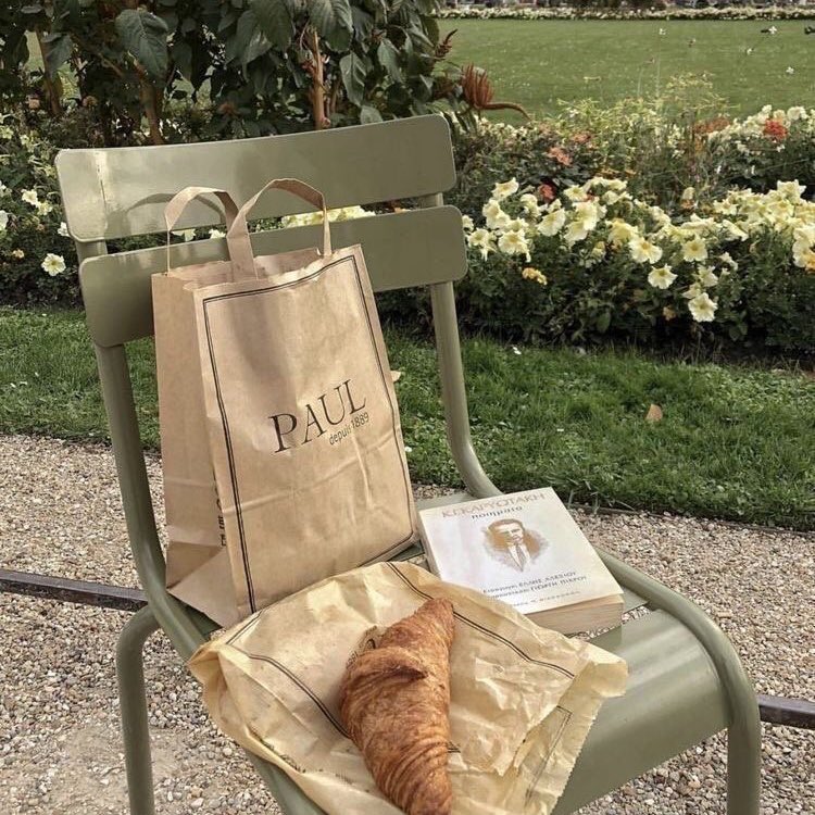 tonesofscorpio's tweet photo. loving these gardens and this kind of dates 🦢 https://t.co/p0yd7b0PPP