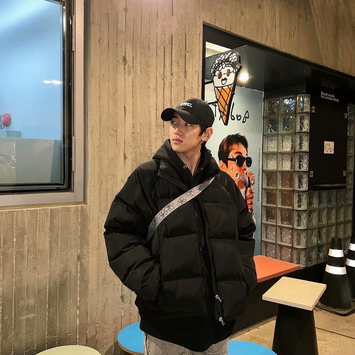 _octsnow's tweet photo. 얘들아 나 시구하는 재찬이가 보고싶다 
10개 구단 단장님들 이 친구를 불러주세요
볼캡 모자가 무척이나 잘 어울리는 남성입니다 
ㄴ 에휴 또 시작이네
 ㄴ ㅇㅇ 지나가세요 https://t.co/c6w8moeWia