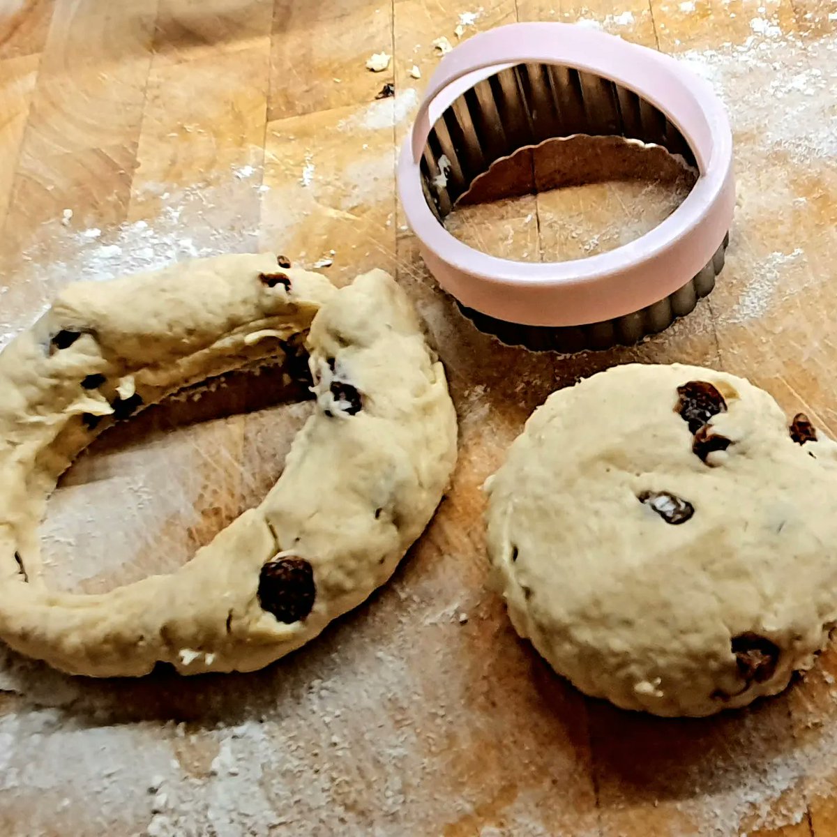 incidental_the's tweet photo. Fruit scones - summer cream teas  #scones #CREAMTEA #jamandcream #homemaking 
https://t.co/K8U6s7Mcfy https://t.co/dCf7XIigcW