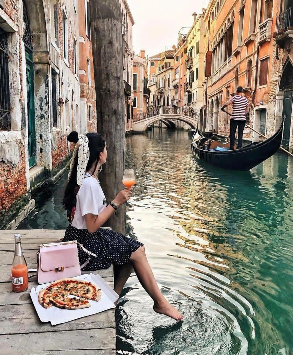 erolcilalioglu's tweet photo. VenedikSanat'❤️
@Krystyn31197823
Venecia. Italia 🇮🇹
#MutluCuma💙
Happy time...🥰 https://t.co/eJ2TK5u7sK