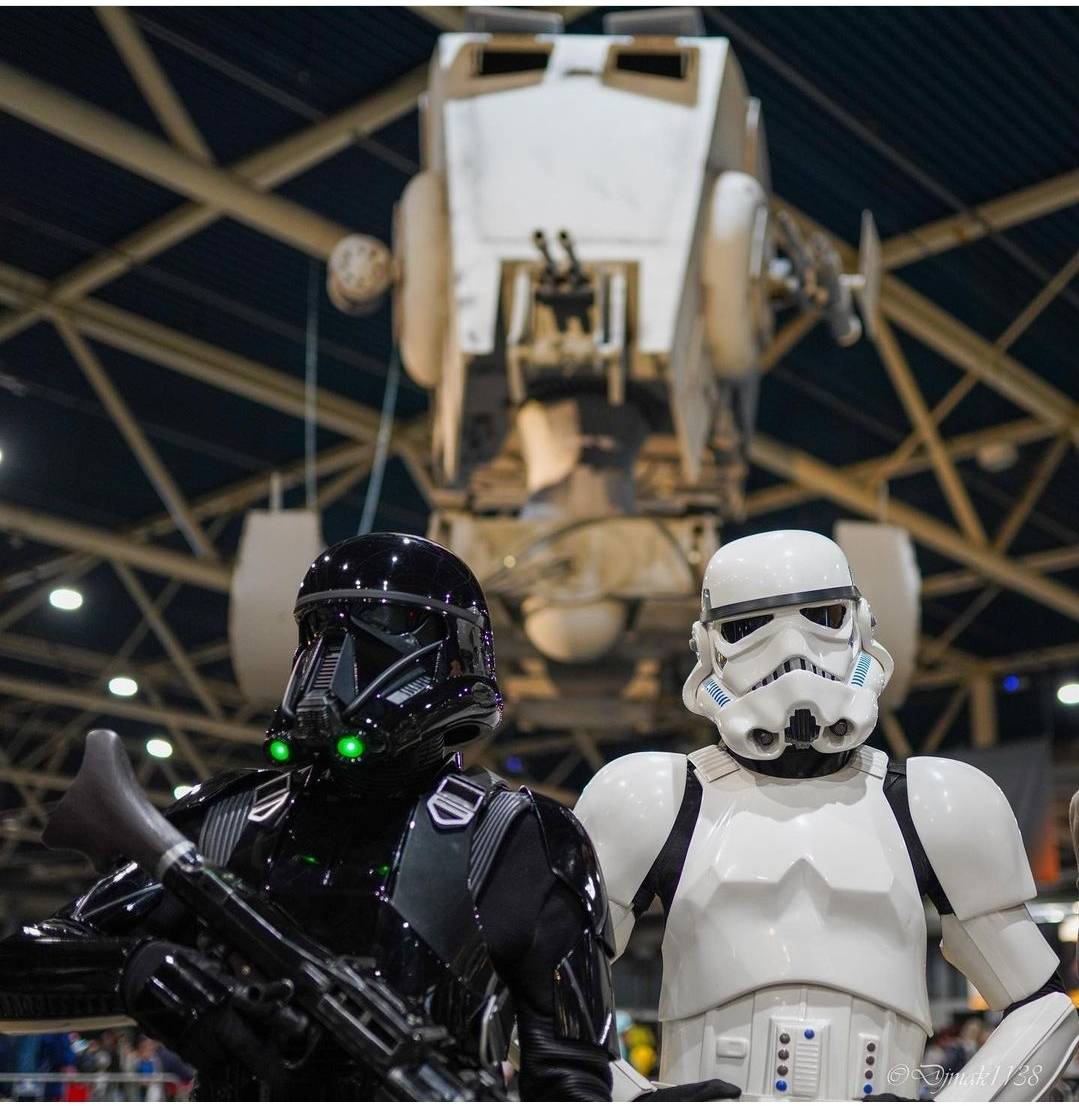 501stSpecOps's tweet photo. At the SpecOps detachment, we are #SwiftSilentRelentless.
TX14445 of the Dutch garrison stands guard over the AT-ST.
#DeathTrooper #ATST #DutchGarrison #SpecOps #Stormtrooper https://t.co/qkAxITNQb8