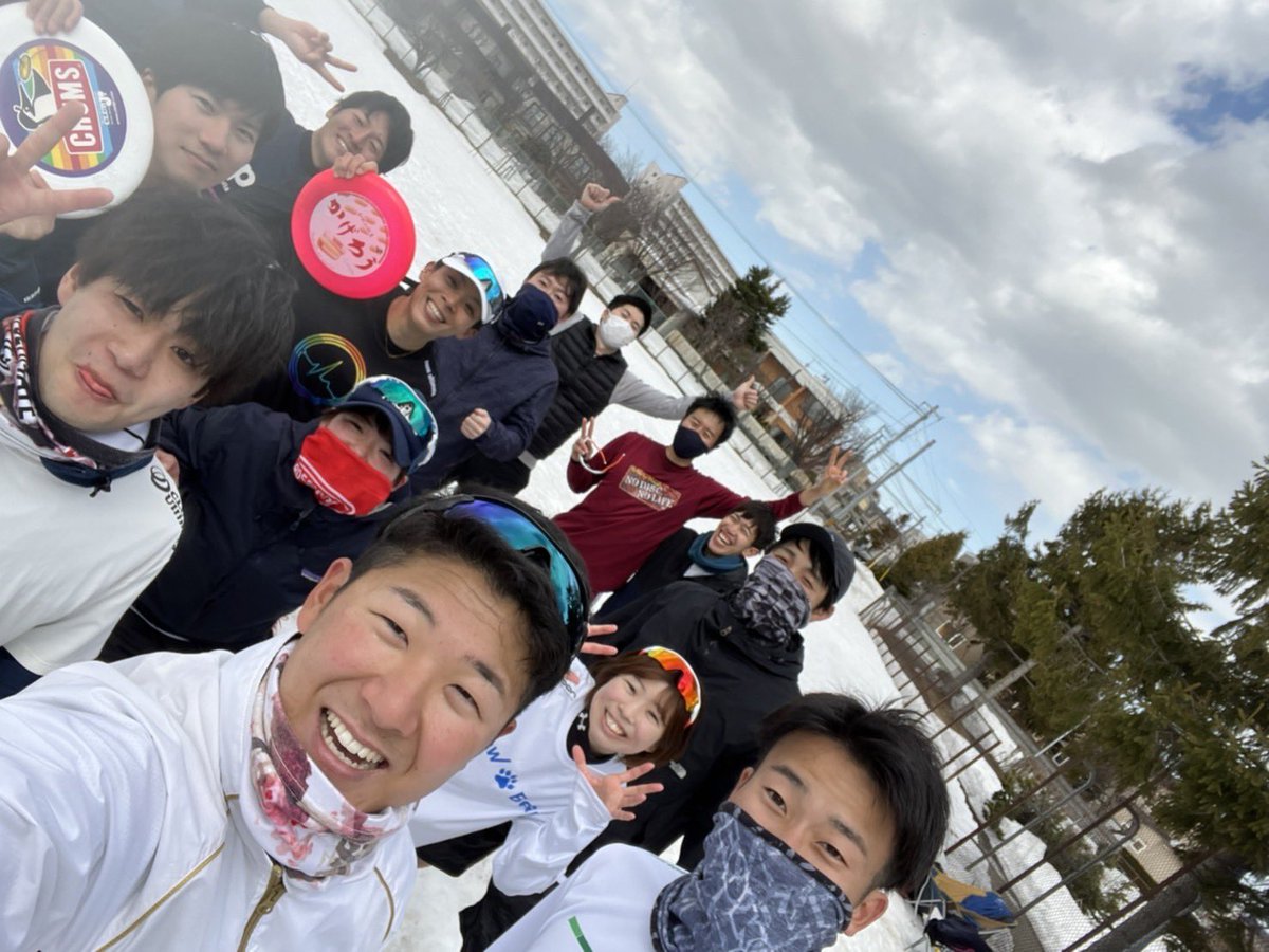 BLAKI_ultimate's tweet photo. だいぶ、久しぶりのツイートになりますが、活動しております！！
4月に入りましたが、まだまだ雪が多く残っています！
雪中でのアルティメットもしばらく続きそうです…
先日はブラキ練に初めて参加された方が4人もいらっしゃいました！
メンバーも募集してますので、気軽にDMお待ちしてます！！ https://t.co/yXMvabryox