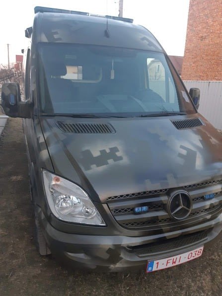 ihorvitenko's tweet photo. If you want to know why Belgian #ambulances are now being converted into camouflage vehicles...
#ukraine #ambulances #ambulancesforukraine
#StandWithUkraine https://t.co/66vgTc62Df