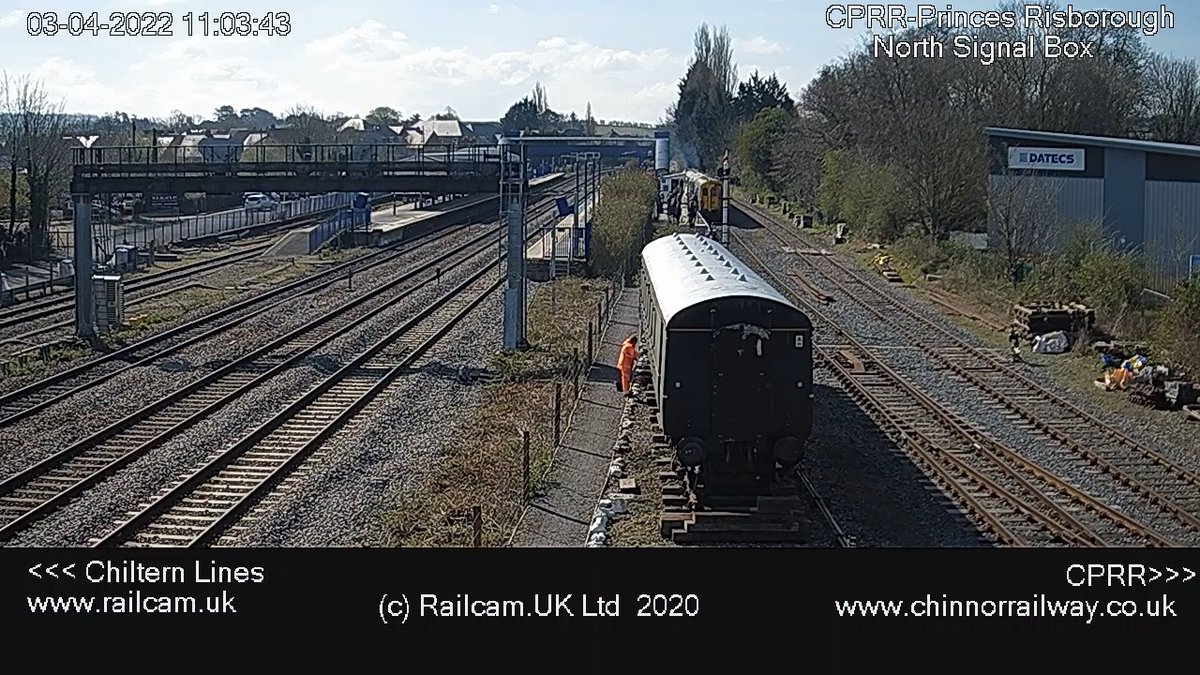 g5btb5g's tweet photo. Former Lymington Branch Line #class411 3-CEP 1198 seen on #sawitonRailcam Princes Risborough cam in Princes Risborough platform 4
@railcamlive at https://t.co/X6vvUGjaFq
@ChinnorRailway at https://t.co/0ywmqK468v
#RailFocusUK at https://t.co/AmJc0diyze
@SEG3142 https://t.co/5yMk7cZbDw