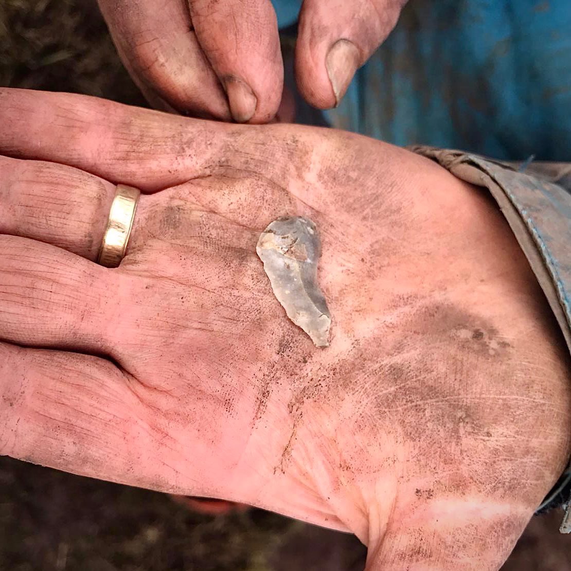TheDigVenturers's tweet photo. Jan has found another clue to the age of our prehistoric village on the @northyorkmoors: a flint blade!

#MooDig https://t.co/sZFTviSp0b