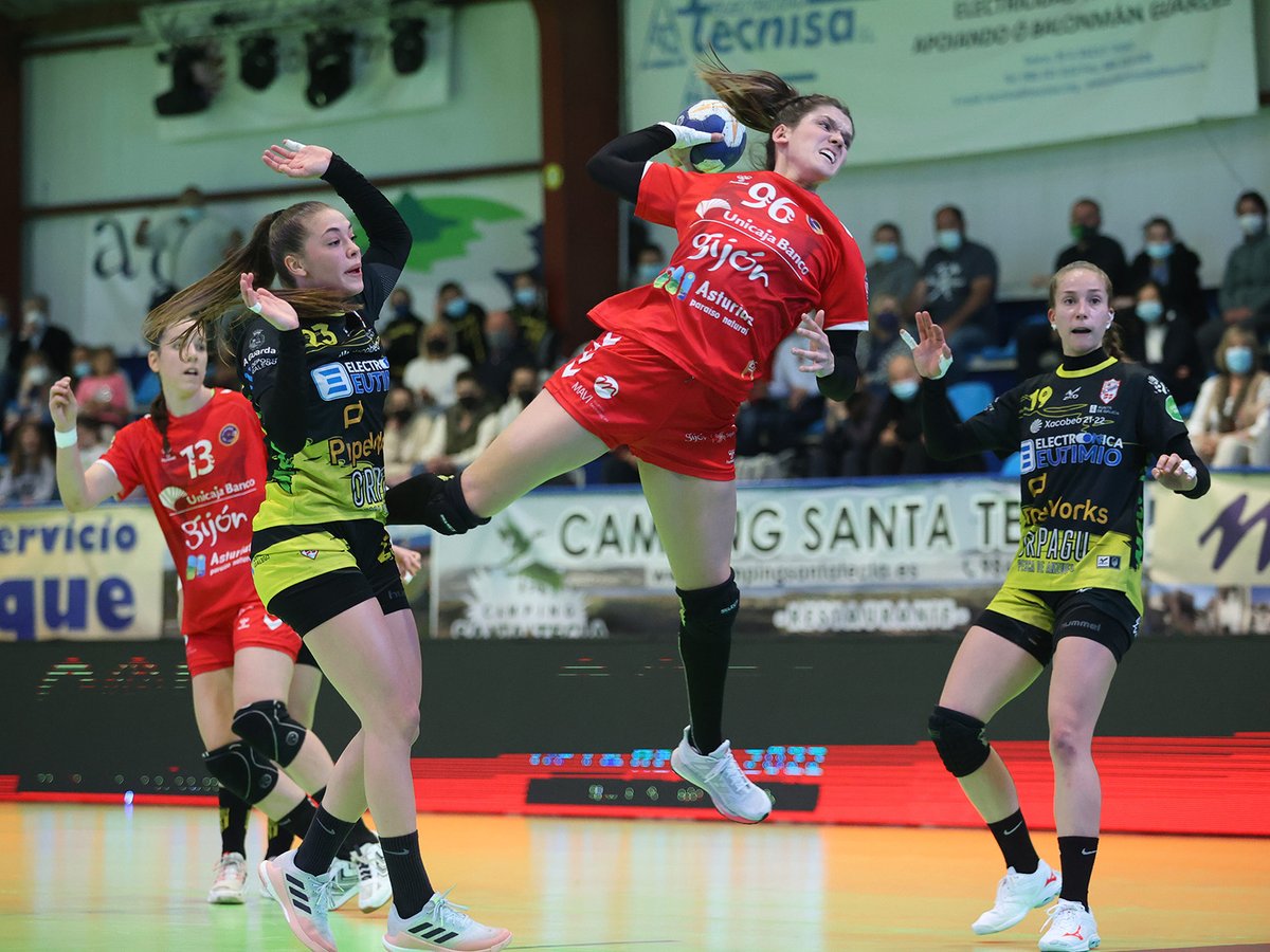 IberdrolaDHF's tweet photo. 📸 ¡Disfruta de las mejores imágenes de la Jornada 20 de la #LigaGuerrerasIberdrola!
 
💚 ¡El miércoles volvemos con más BALONMANO FEMENINO!
 
#SheLovesHandball #LigaGuerrerasIberdrola https://t.co/UQjGKoIidE