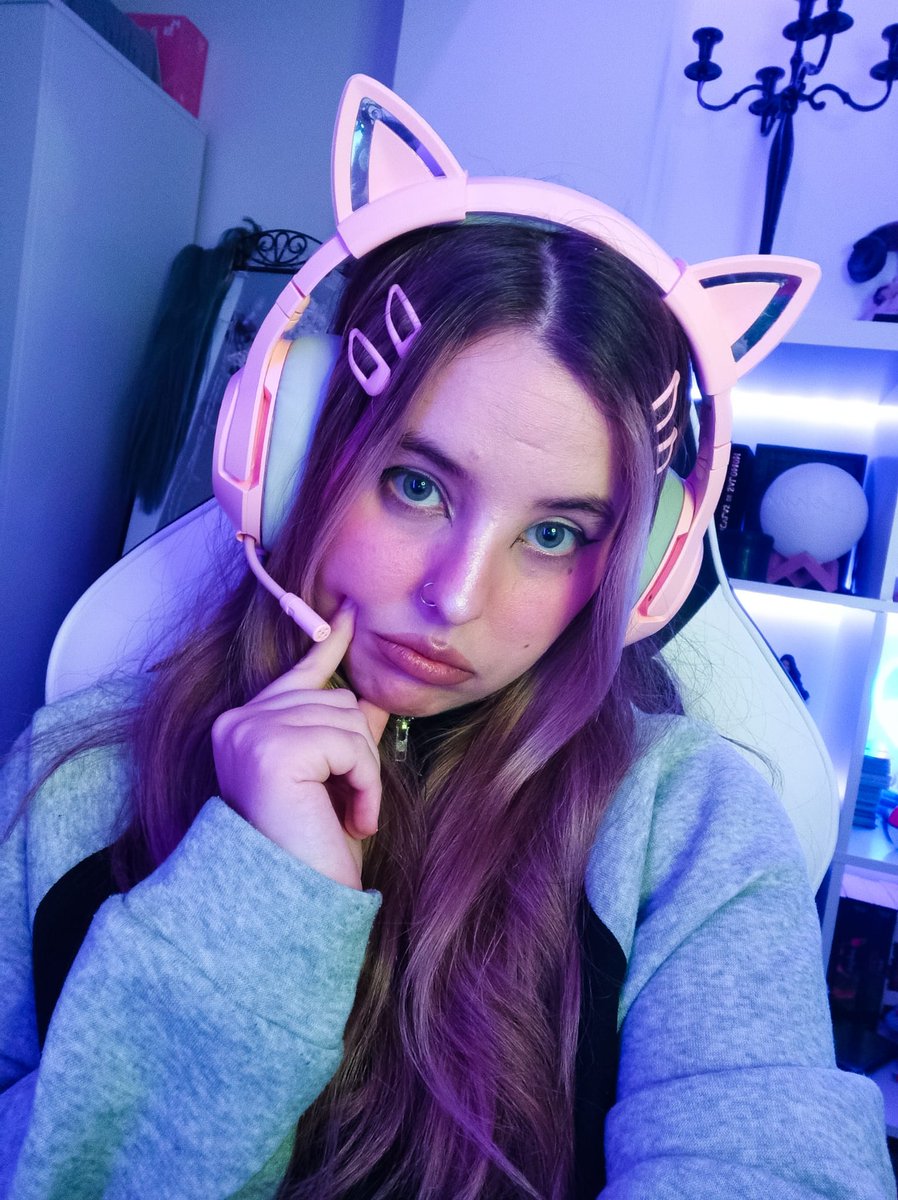 🔴En directo !! ✨

Rankeds tinkiwinkis pa subir a Plata III en  
<a href="/VALORANTes/">VALORANT</a>
Te esperooooo 😌

twitch.tv/liehna
twitch.tv/liehna
twitch.tv/liehna
