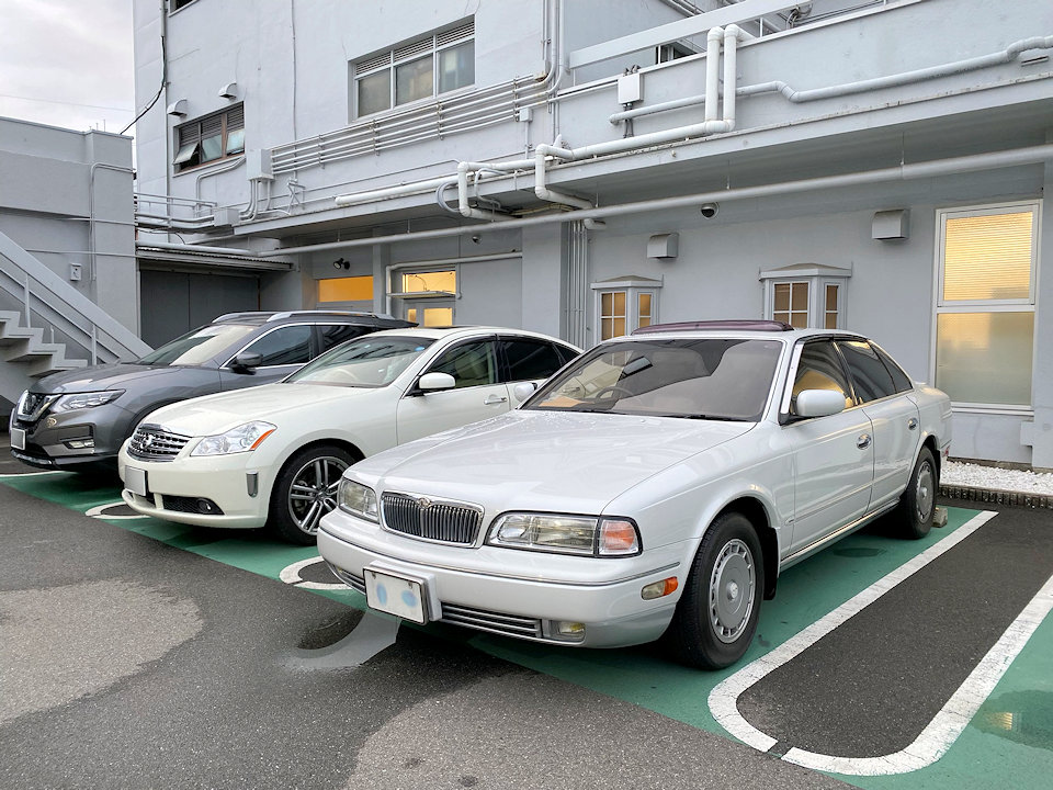 NARUKI_YA's tweet photo. どっちもV8・4,500cc、革シート&サンルーフ付き!
#GY50 #フーガ #G50 #インフィニティQ45 #V8じゃないと https://t.co/9xhyZ82lhX