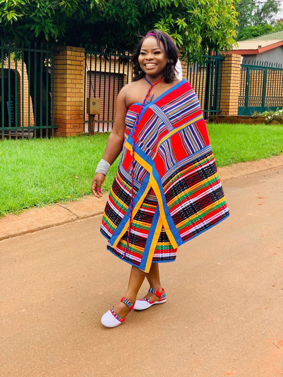 FunoDesigns's tweet photo. A beautiful Venda bride for a perfect traditional wedding wearing our shoes. 

We take pride in making our brides look and feel good 🤌🏾 https://t.co/ASl6Ad9RkN