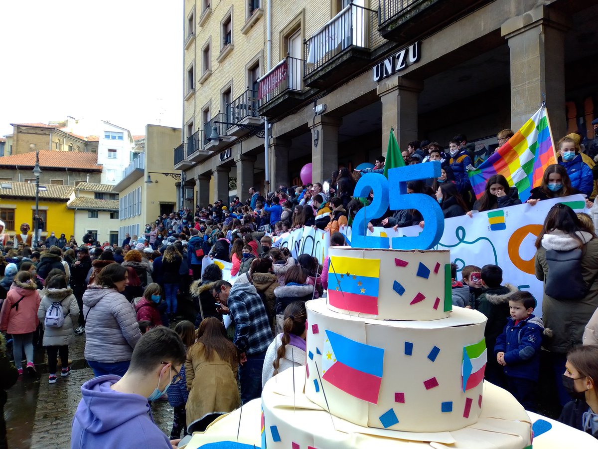 ApymaCalasanzP's tweet photo. Celebrando ya los 25 años de #Caminhada https://t.co/6XEbxvyBYd