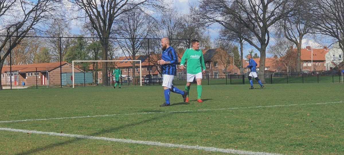 Tubanters4's tweet photo. Na een rustige 1e helft, ging het in de 2e helft wel héél snel! 
De één na de ander vloog er in! 

We gingen met niet 1, niet 2 maar 3-0 van het veld💪

#TBS4 #tubanters #kelderklasse https://t.co/wweZ01XS7f